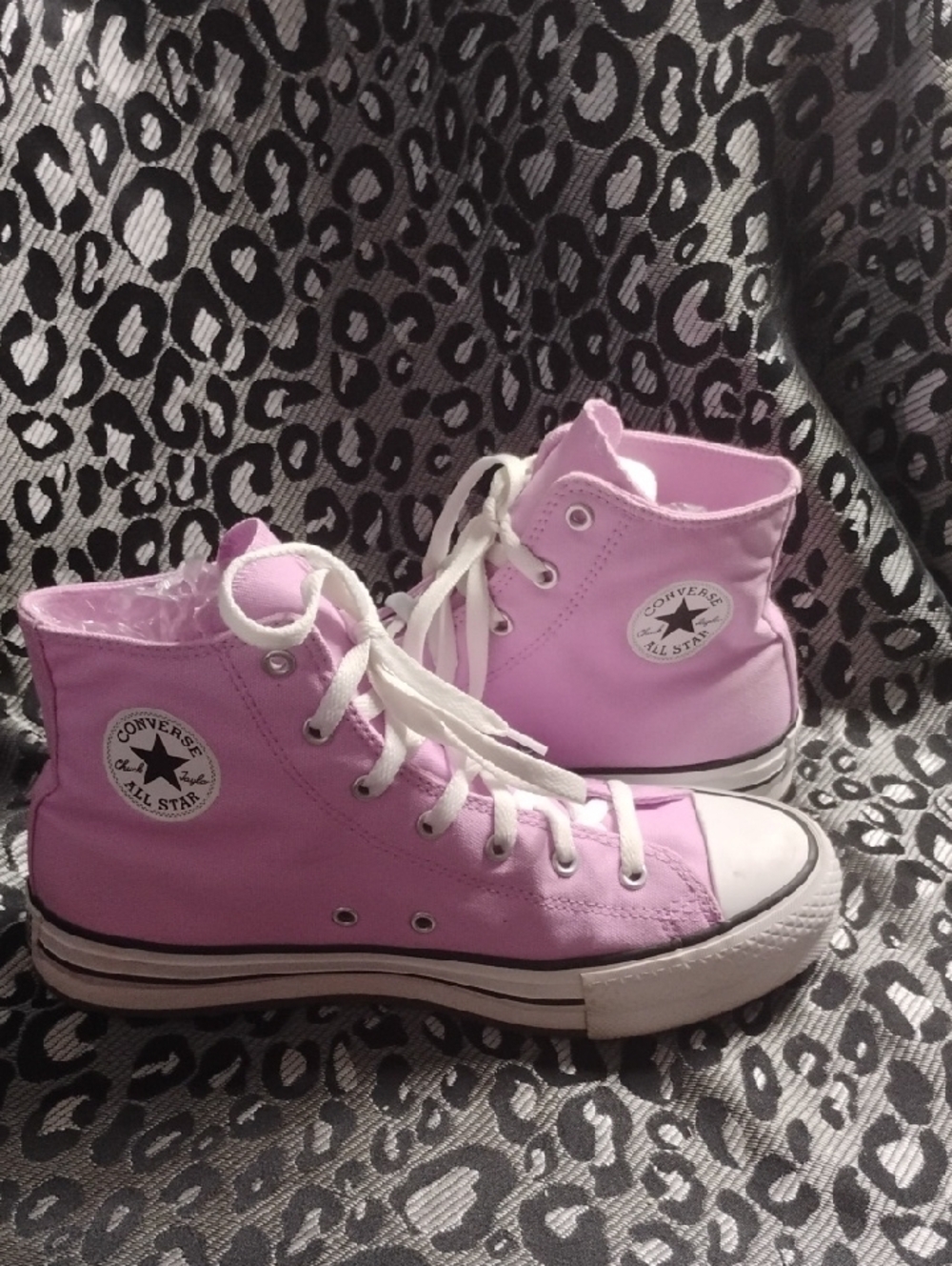 Women’s Light Pink High-Top Converse Sneakers with White Laces NWOB - Picture 4 of 6